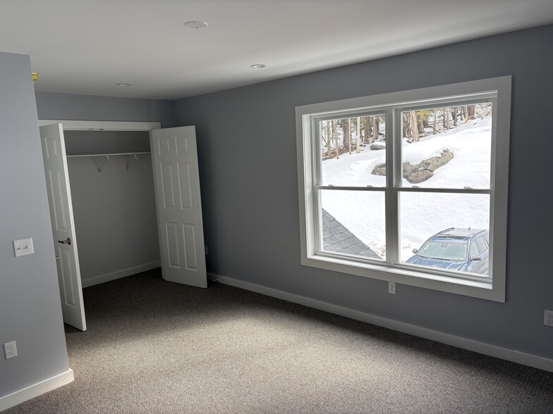 Building Photo - 867 Upper Pleasant Valley Rd