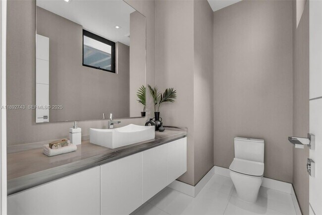 Building Photo - 124 Park Dr