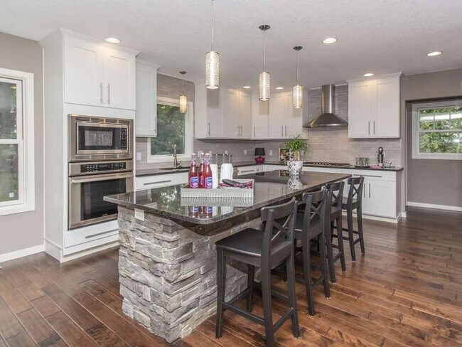 Building Photo - 5321 Interlachen Blvd