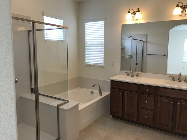 Building Photo - Two story home in Mountain House!