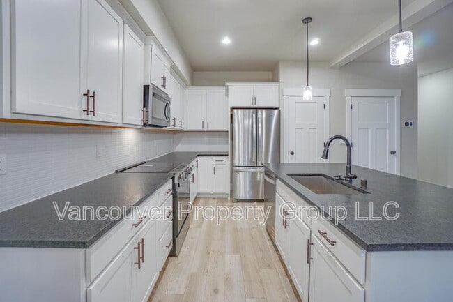 Building Photo - 2217 E Juniper Cir