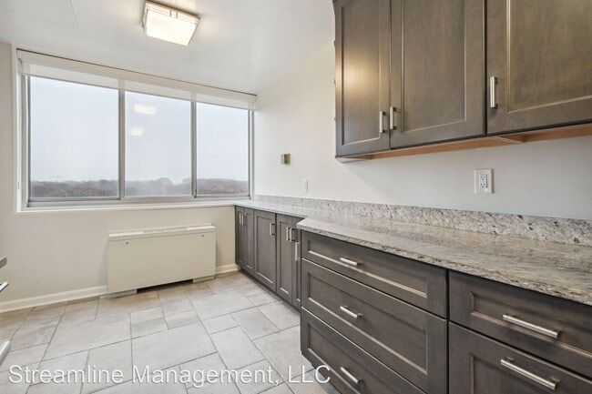 Building Photo - 3 br, 2.5 bath House - 10401 Grosvenor Pl ...