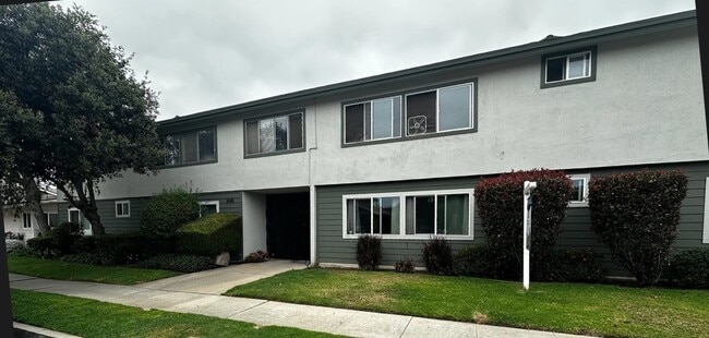 Building Photo - 3045 E Theresa St