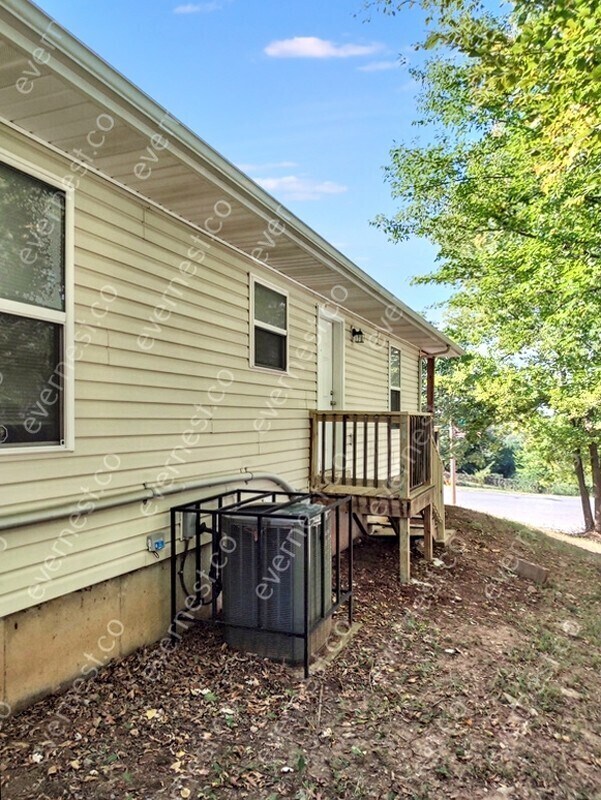 Building Photo - 4900 E 39th St