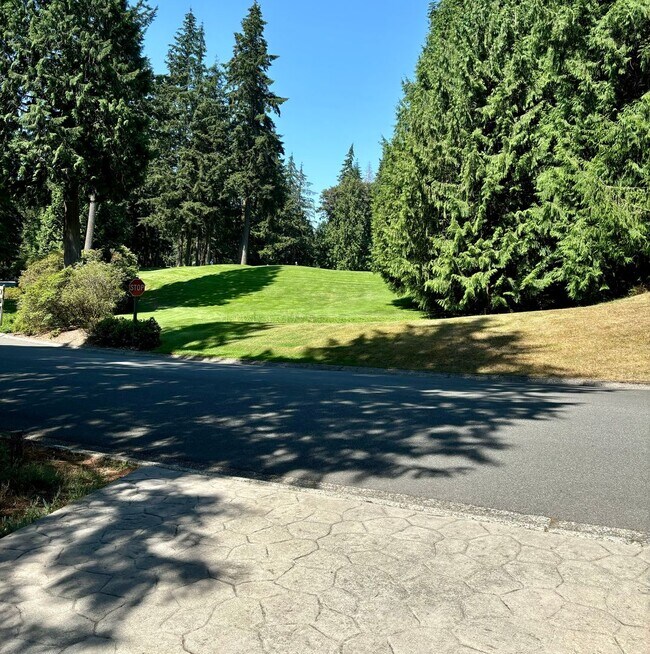 Building Photo - 3 Bed / 3 bath Sahalee single family home ...