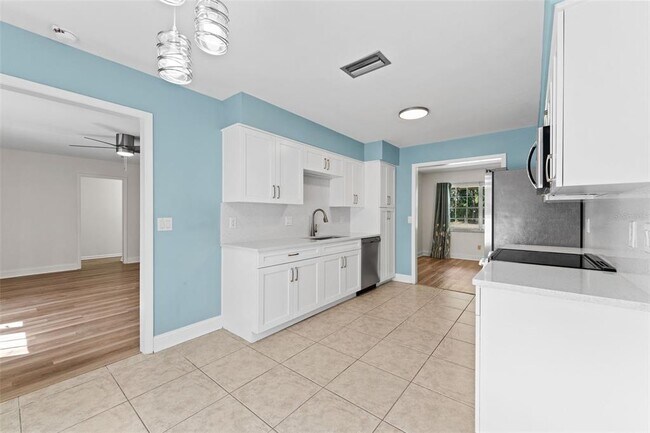 Building Photo - 1908 N Village Ave