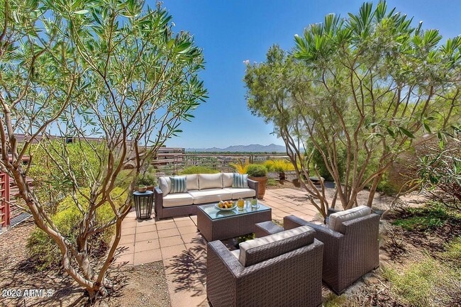 Building Photo - 7161 E Rancho Vista Dr