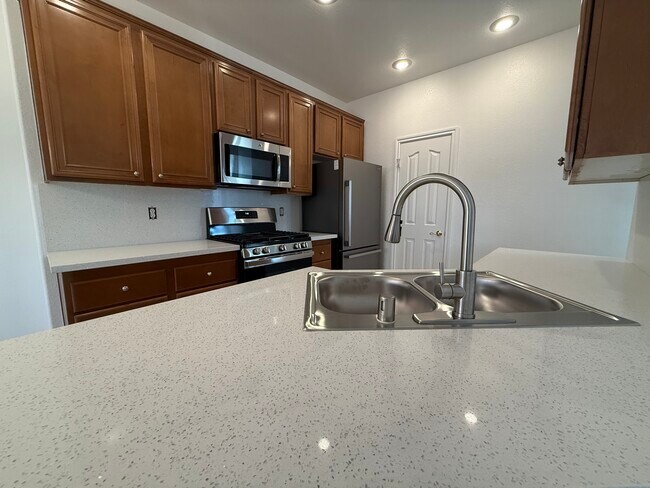 Building Photo - 985 Prestwick St