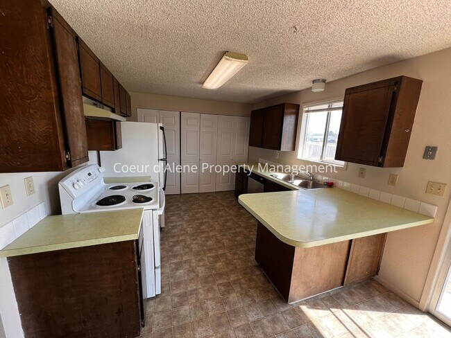 Building Photo - 500 W Golden Sun Ct