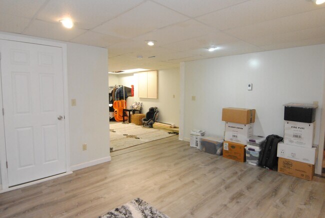 Building Photo - 7 Meadowview Cir