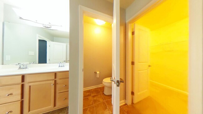 Building Photo - 4 Bedroom 2.5 Bathroom Rental in Oakmont on Brickshire Golf Course Providence Forge