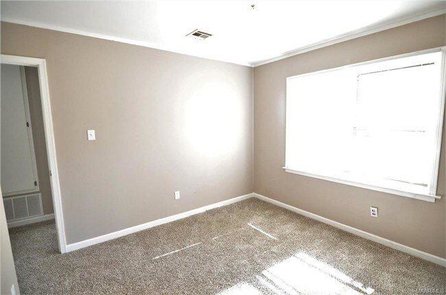 Building Photo - 334 Dee Dr