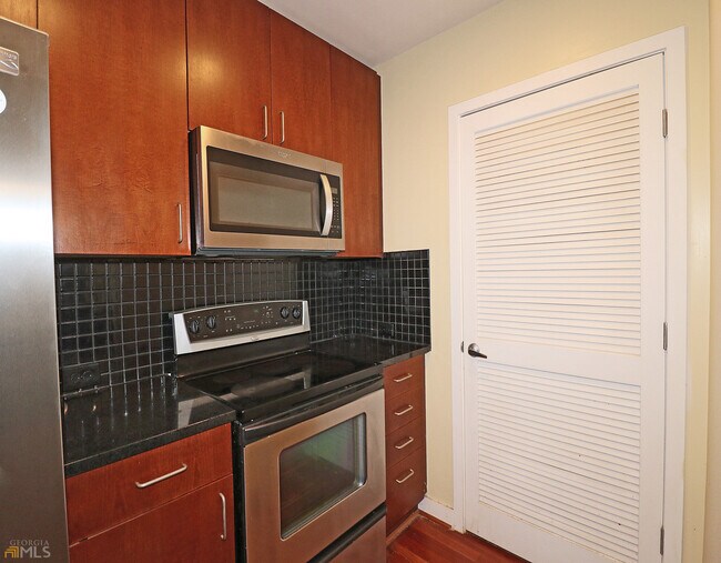 Building Photo - 250 Pharr Rd NE