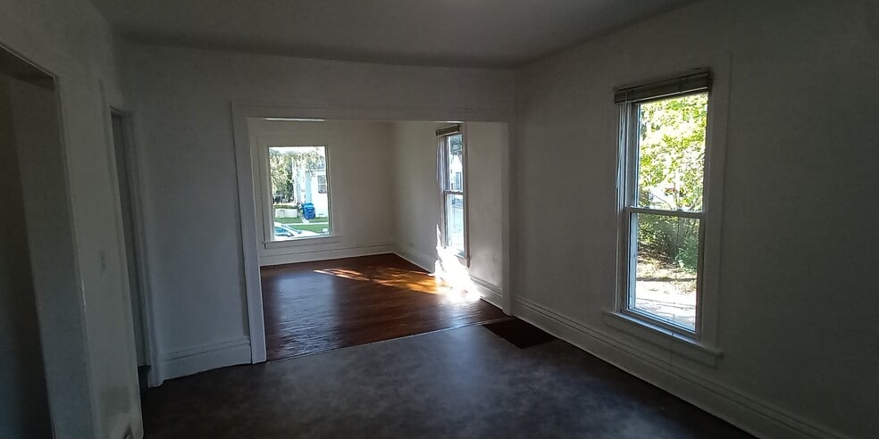 Living and family rooms - 138 Harrison St