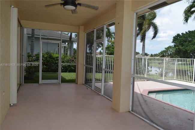 Building Photo - 991 Crestview Cir