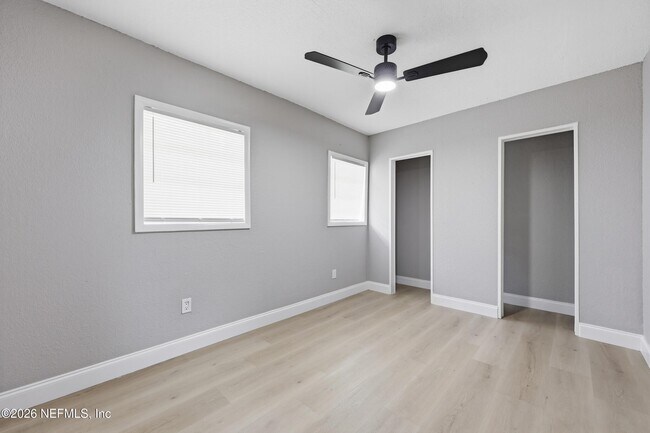 Building Photo - 9565 Carbondale Dr W