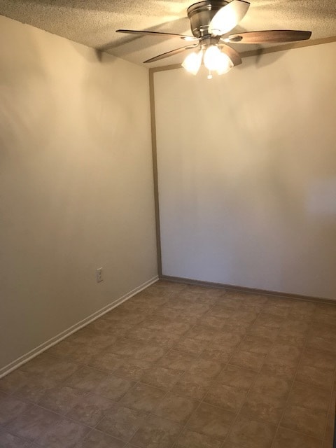 Dining Area - 1030 W MacArthur Blvd