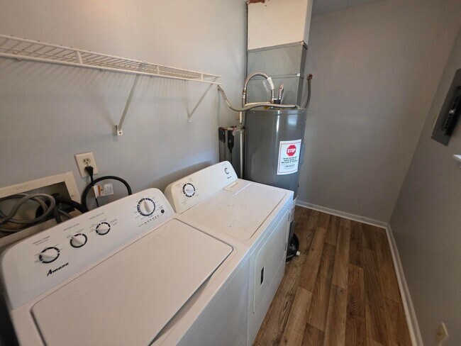 Building Photo - 2705/2707 Plaza Ln