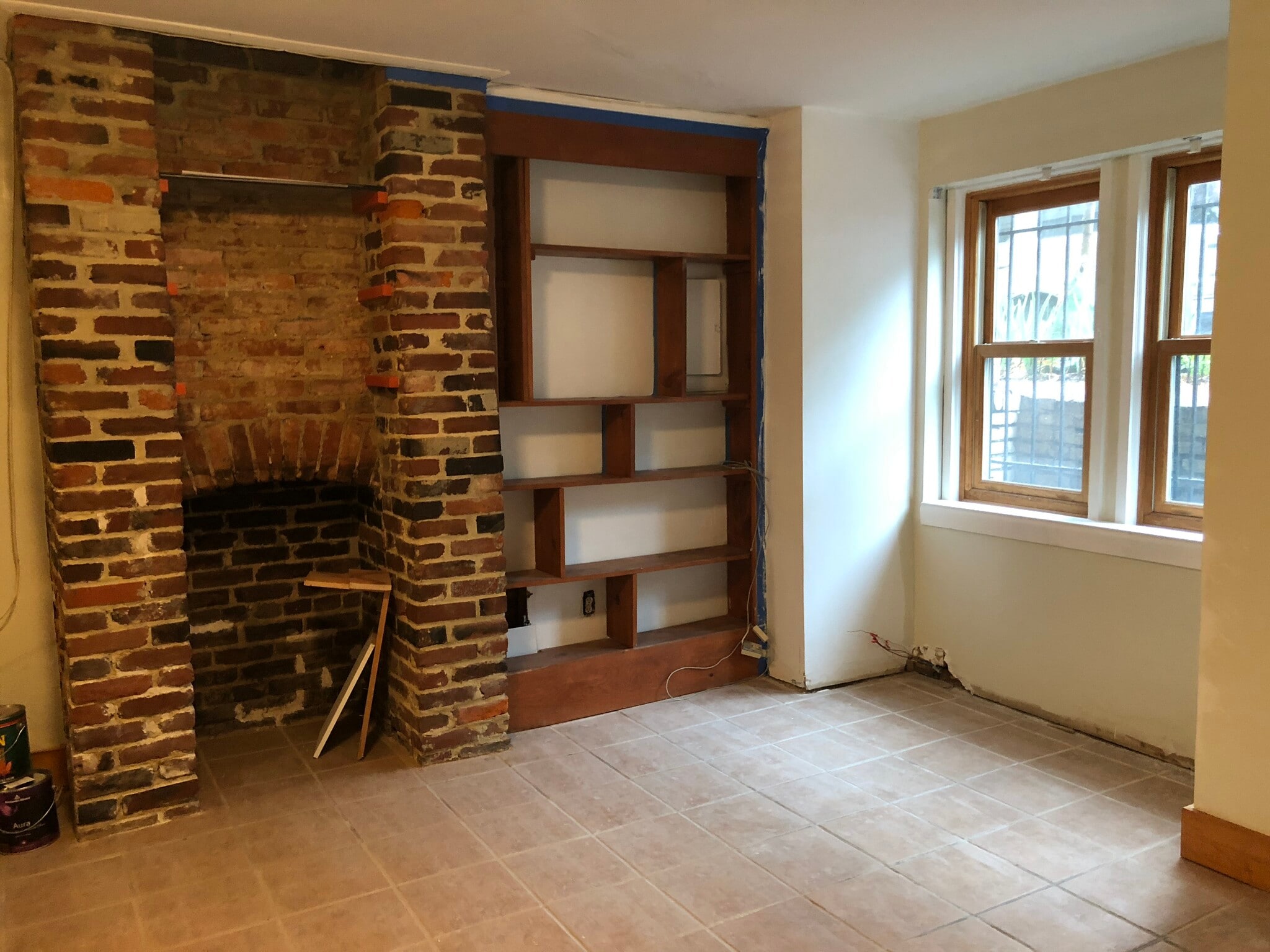 Good light, built in book shelf, non- working fireplace - 608 1/2 Acker Place NE