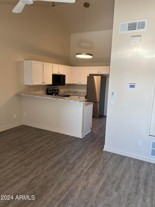 Building Photo - 5704 E Aire Libre Ave