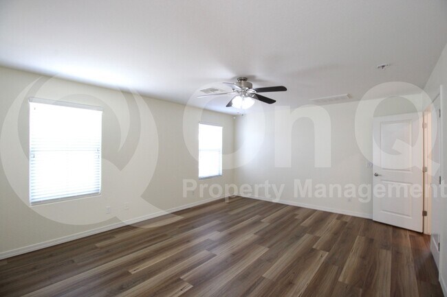 Building Photo - 139 E Bluejay Dr