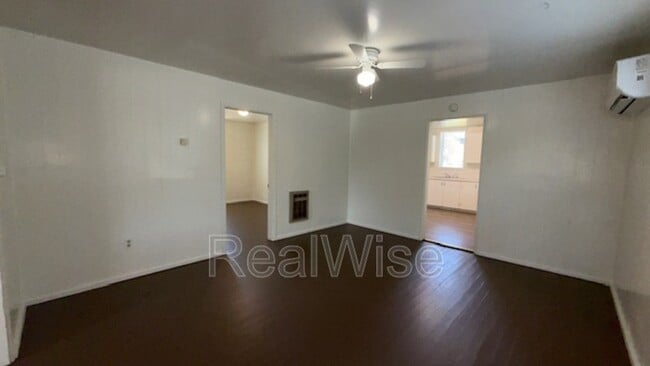 Building Photo - 328 SE Lane Ave