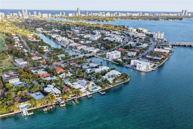 Building Photo - 1101 S Shore Dr