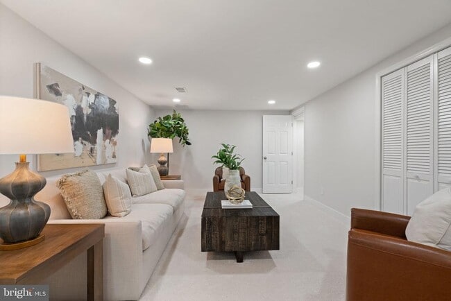 Building Photo - 2711 Groveton St