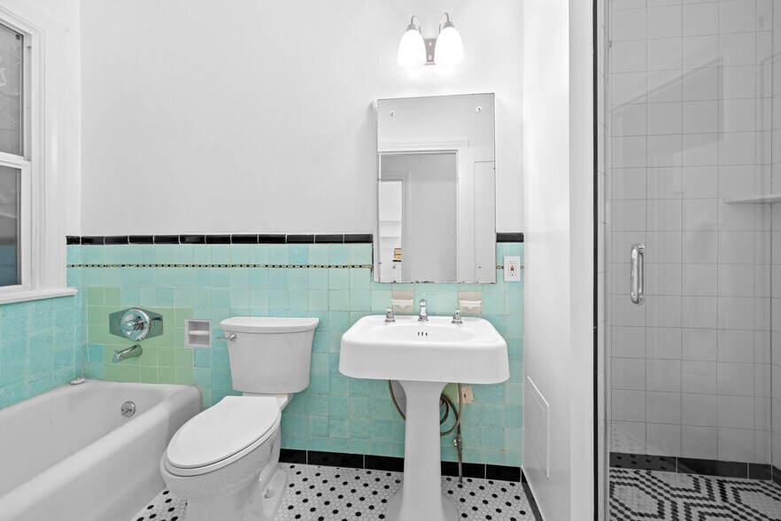 Building Photo - 429 N Gardner St