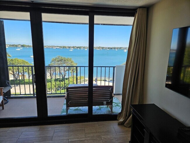 Building Photo - 5600 N Flagler Dr