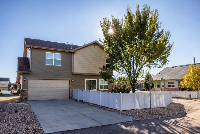 Building Photo - Beautifully Upgraded 3-Bedroom Home in Prairie Village with Finished Basement