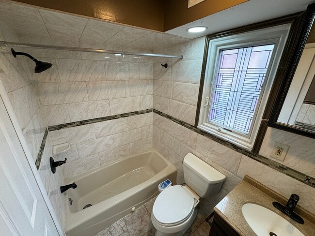 Building Photo - 129 Beach St