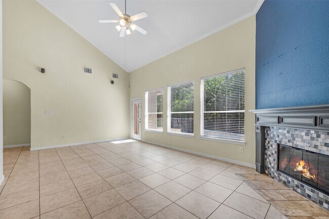 Building Photo - 7 Ebony Oaks Pl