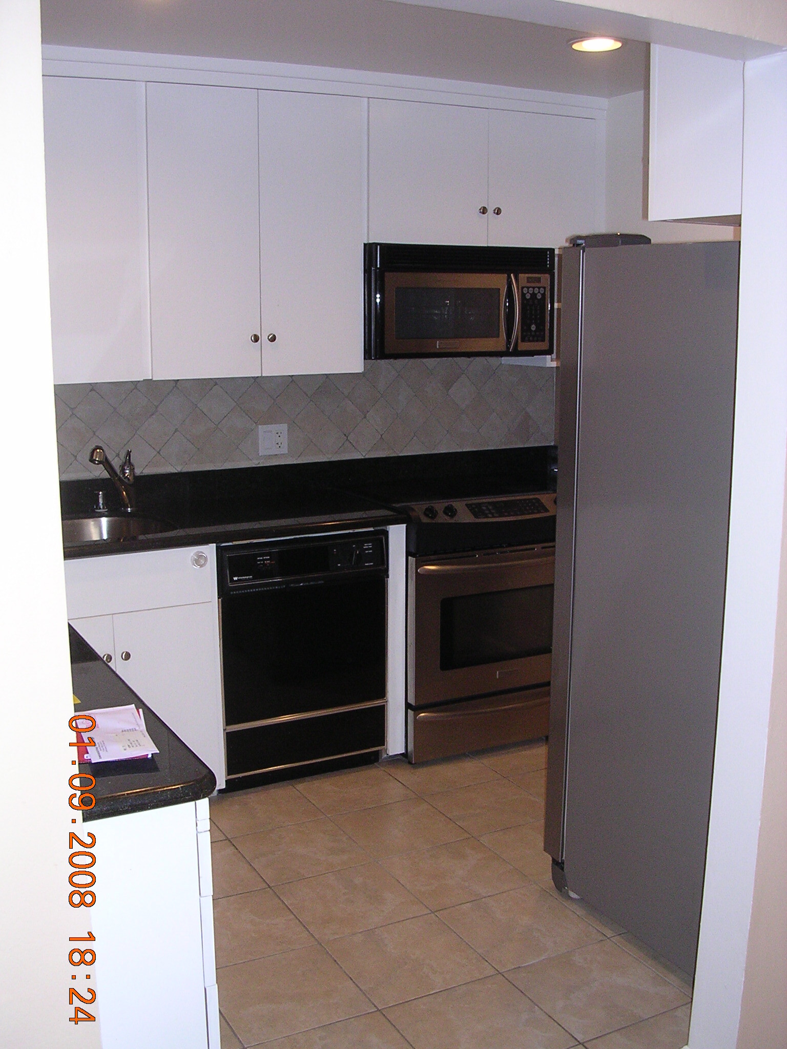 Electric Kitchen & fridge - 200 Elm St