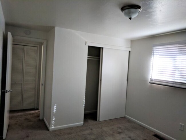 Building Photo - 3237 S Huron St