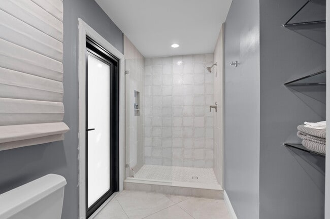 Building Photo - 1050 Brooks Ln