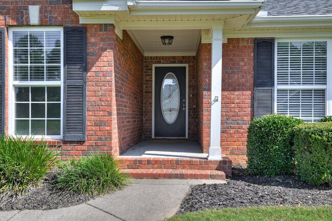 Building Photo - 443 Surrey Park Dr SE