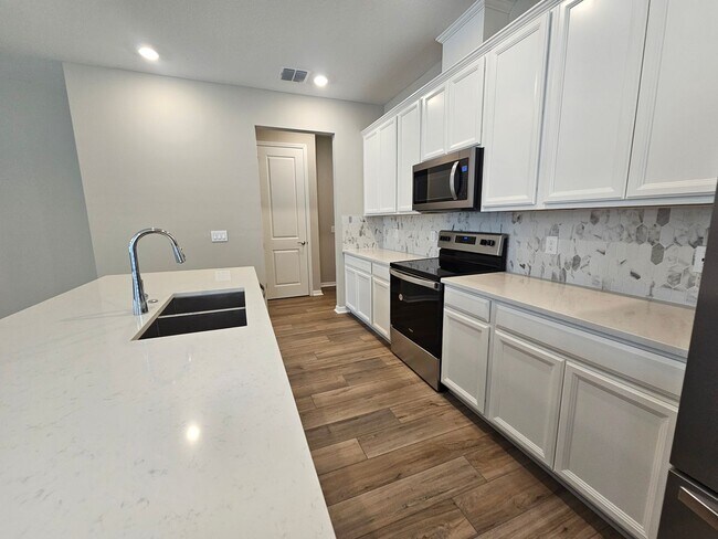 Building Photo - Coming Soon! Gorgeous Townhome For Rent in Horizon West Winter Garden  just west of Disney off th...