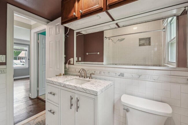 Building Photo - Adorable 4BR/3BA Cape Cod on a Generous 0....