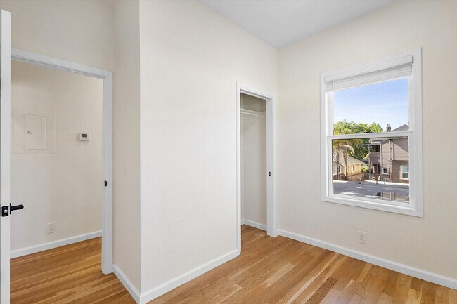 Building Photo - 2026 San Antonio Ave