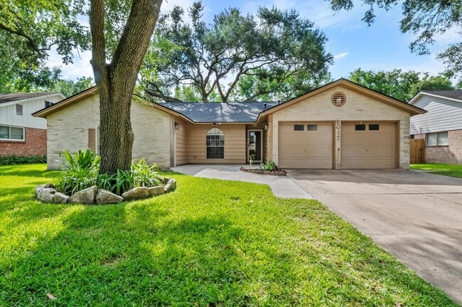Building Photo - 5017 Oak Ct