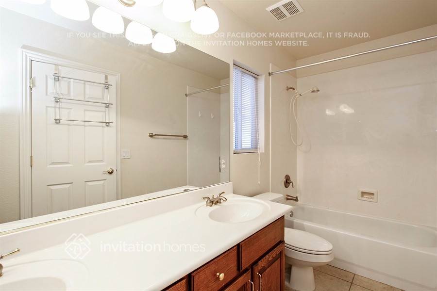 Building Photo - 10870 Fishers Island St