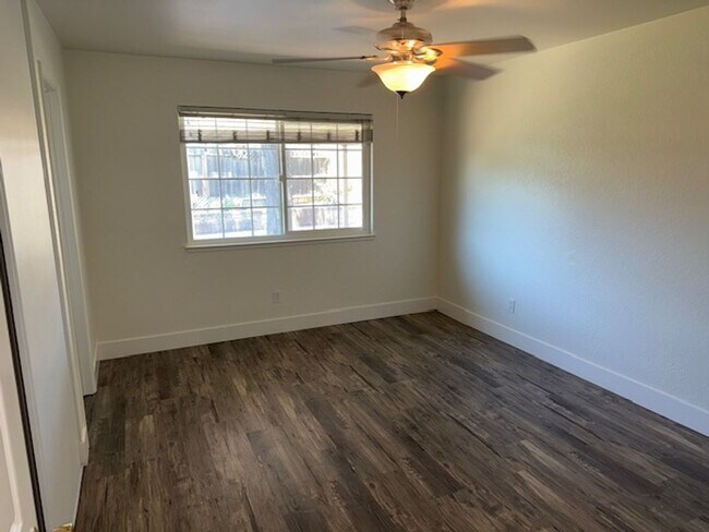 Building Photo - Wonderful 4 bedroom single story with sola...