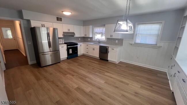 Building Photo - 116 Greenlawn Ave