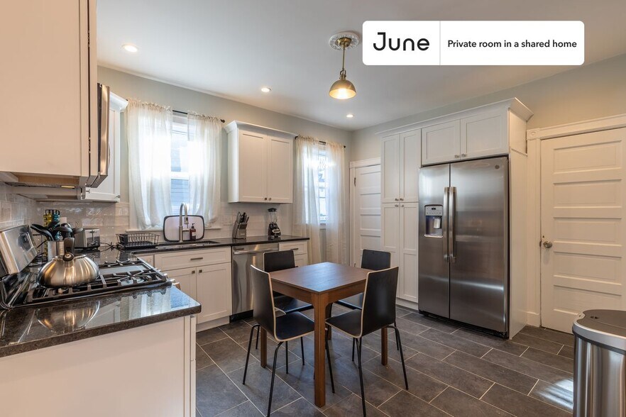 Building Photo - Room in Shared 4 bed/2 bath home in Savin Hill