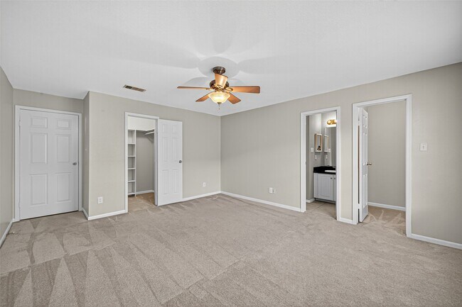 Building Photo - 9850 Pagewood Ln