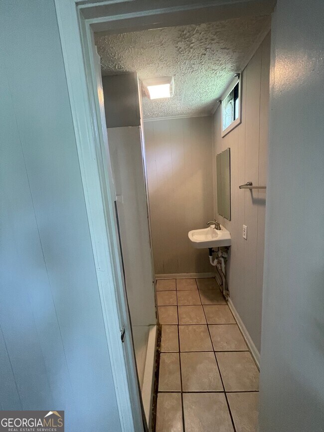 Building Photo - 6501 Elsie St