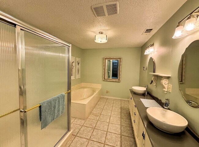 Building Photo - 105 Bluebird Cir