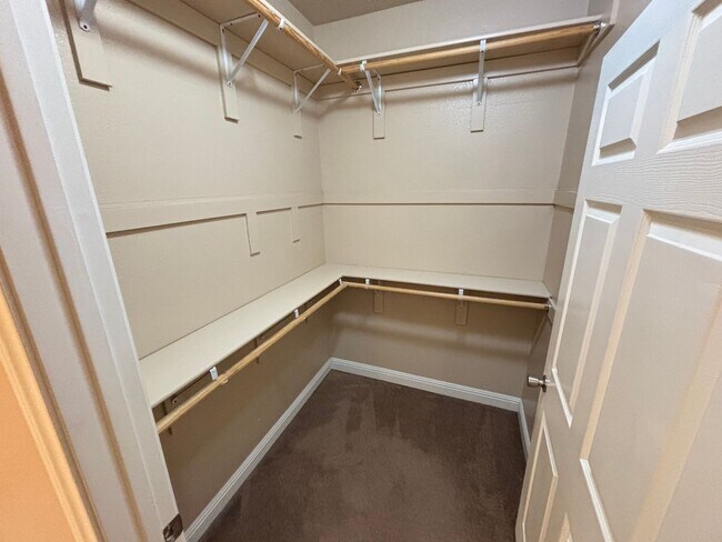 Building Photo - Gorgeous 2Bed/2Bath/2Car Garage, 2nd-Story Condo located in the West part of the valley— Enjoy Re...