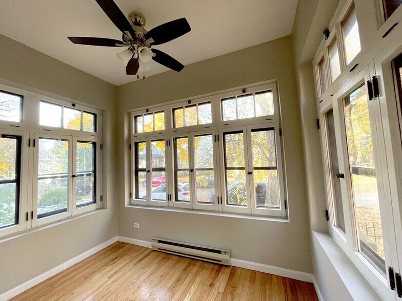 Building Photo - 4324 N Hoyne Ave